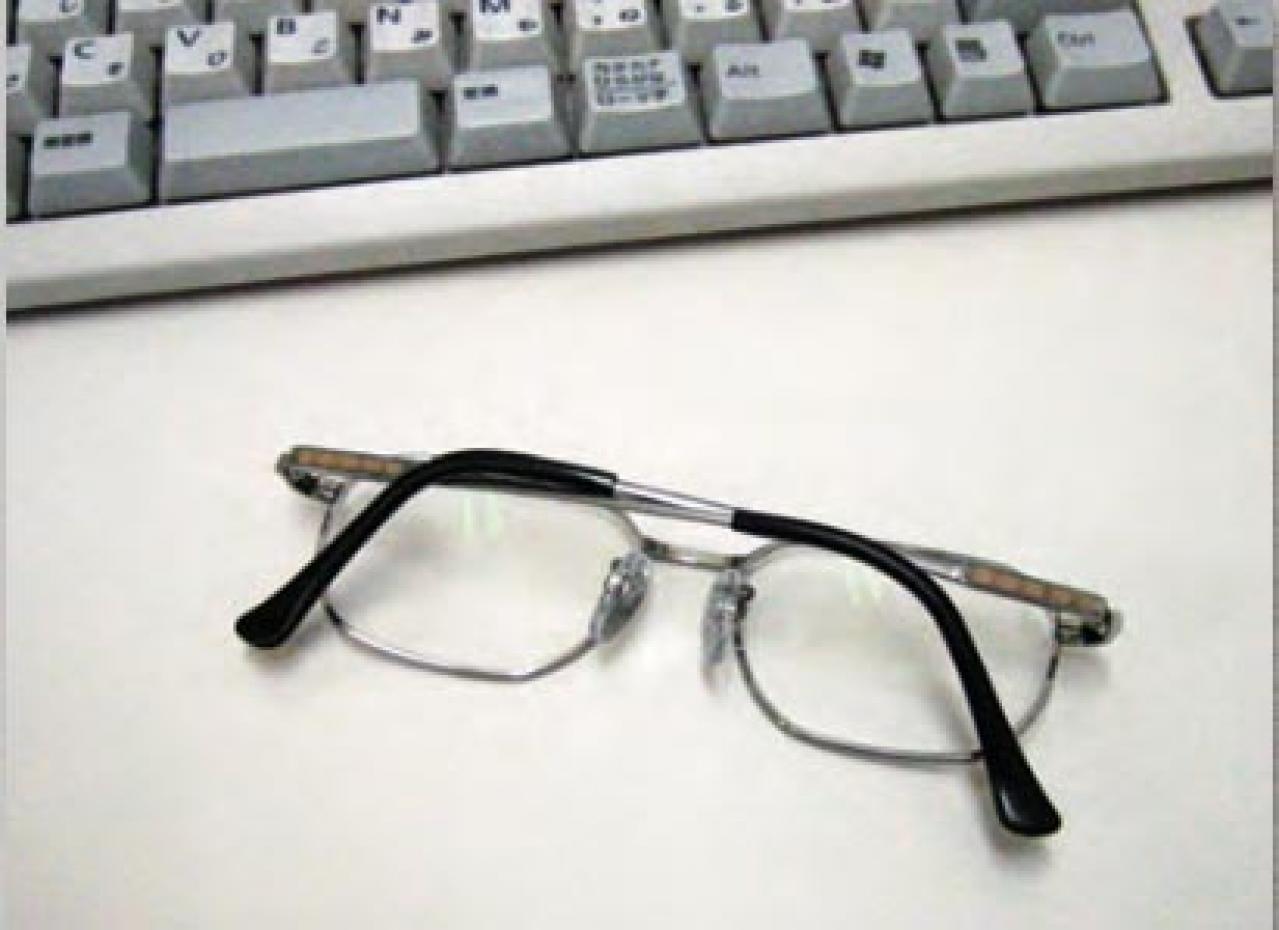 知らず知らずのうちに老眼鏡を傷つけていない？ 9つのNG行動とは（画像4）