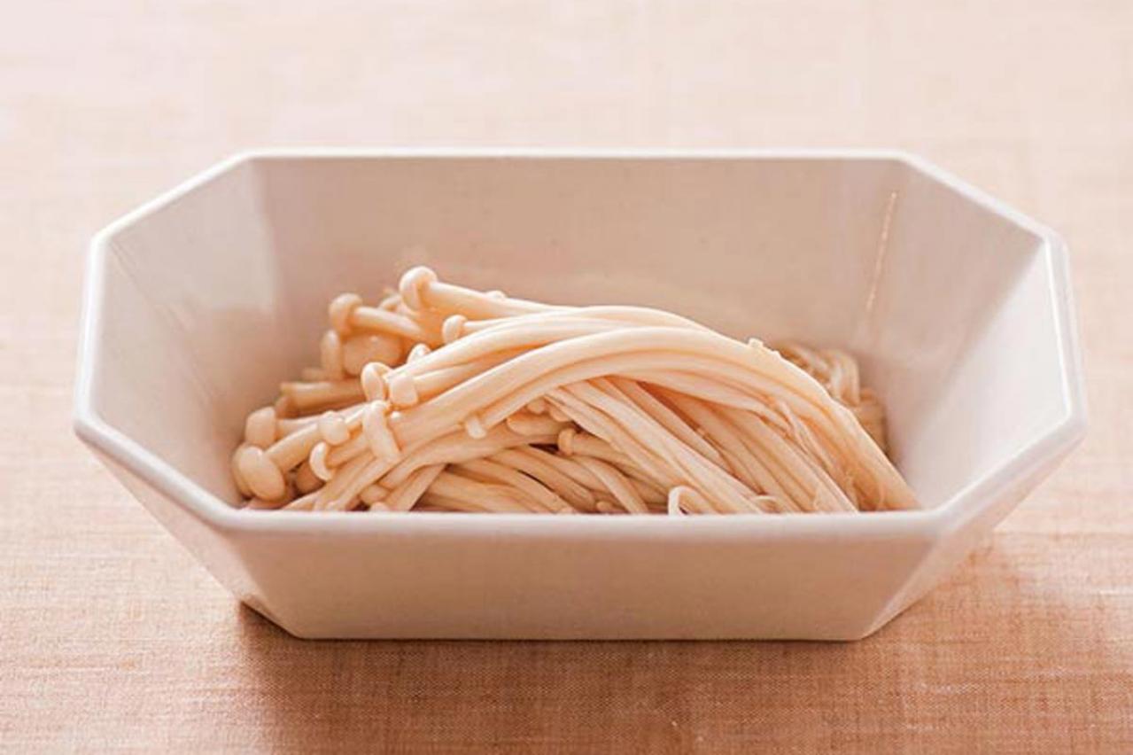 たった15分で完成【えのきの浅漬け】が絶妙！余った野菜を浅漬けにする方法