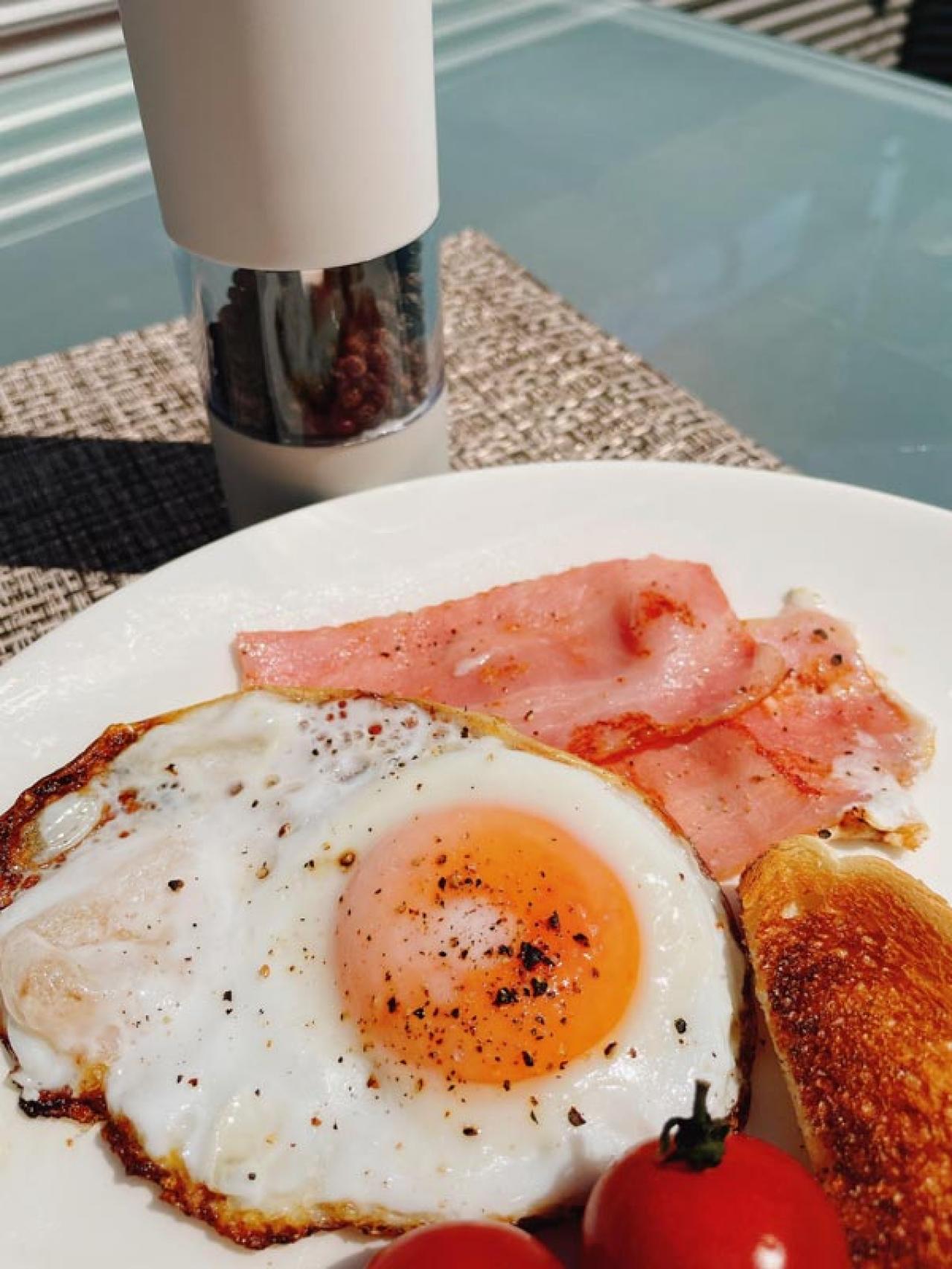 【スリコ】のおしゃれな「電動ミル」で調理力アップ！　片手で使える便利さと挽き加減がすばらしい（画像2）