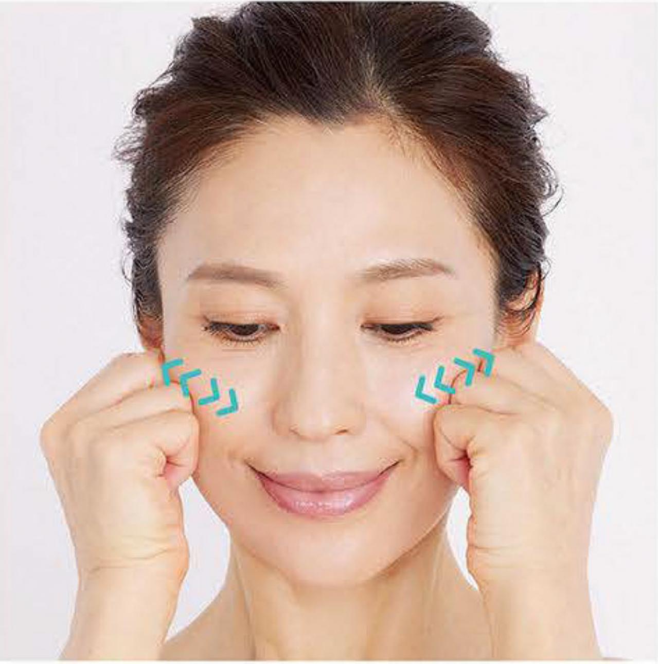 口元、ほうれい線のたるみに！頬全体をほぐす筋膜リフトケアを、佐藤由美子さんが伝授（画像6）