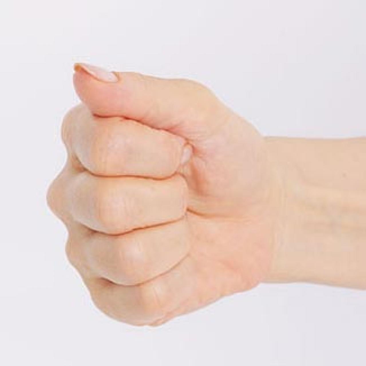 口元、ほうれい線のたるみに！頬全体をほぐす筋膜リフトケアを、佐藤由美子さんが伝授（画像3）