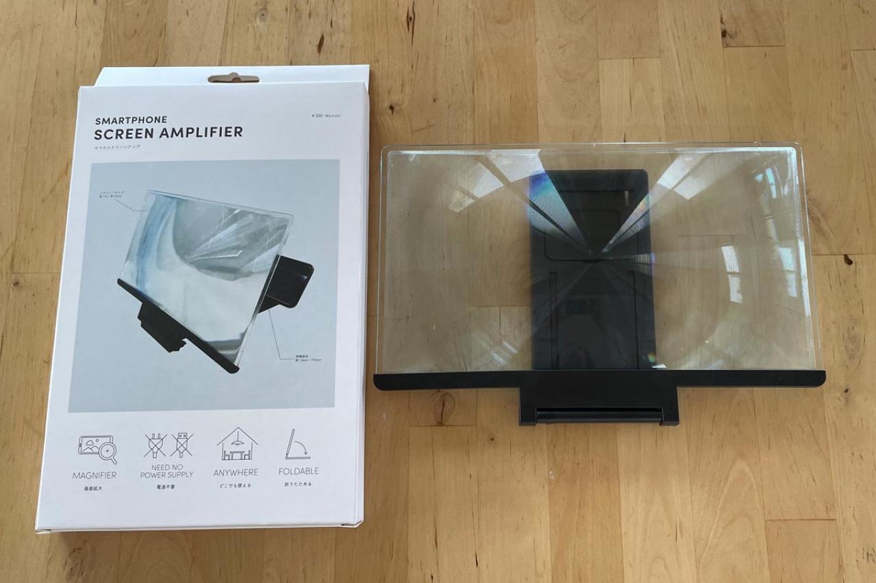 【スリコ】スマホ画面がグンと拡大する「スマホスクリーンアンプ」。細かい文字もラクラク読めて助かる！