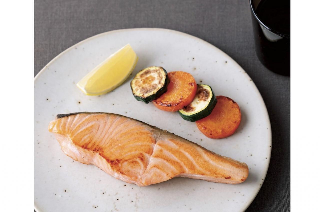 【切り身魚】が驚くほどふっくらやわらかく仕上がる！｜小田真規子さんの「塩と油で下味冷凍」
