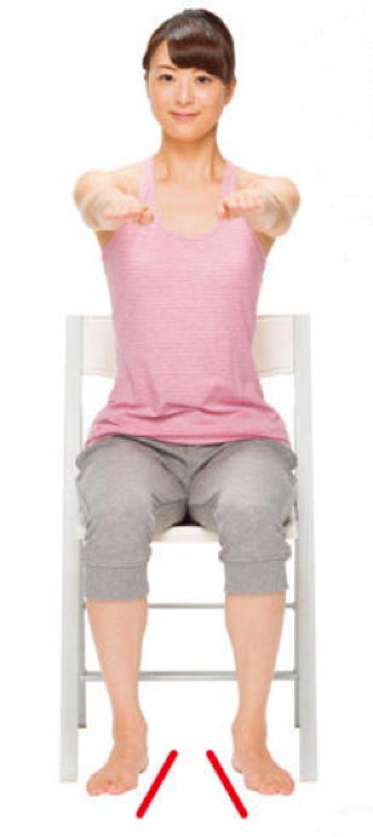 肩こり・首こり・ねこ背を改善！肩甲骨を動かす【ゆるスクワット】（画像2）