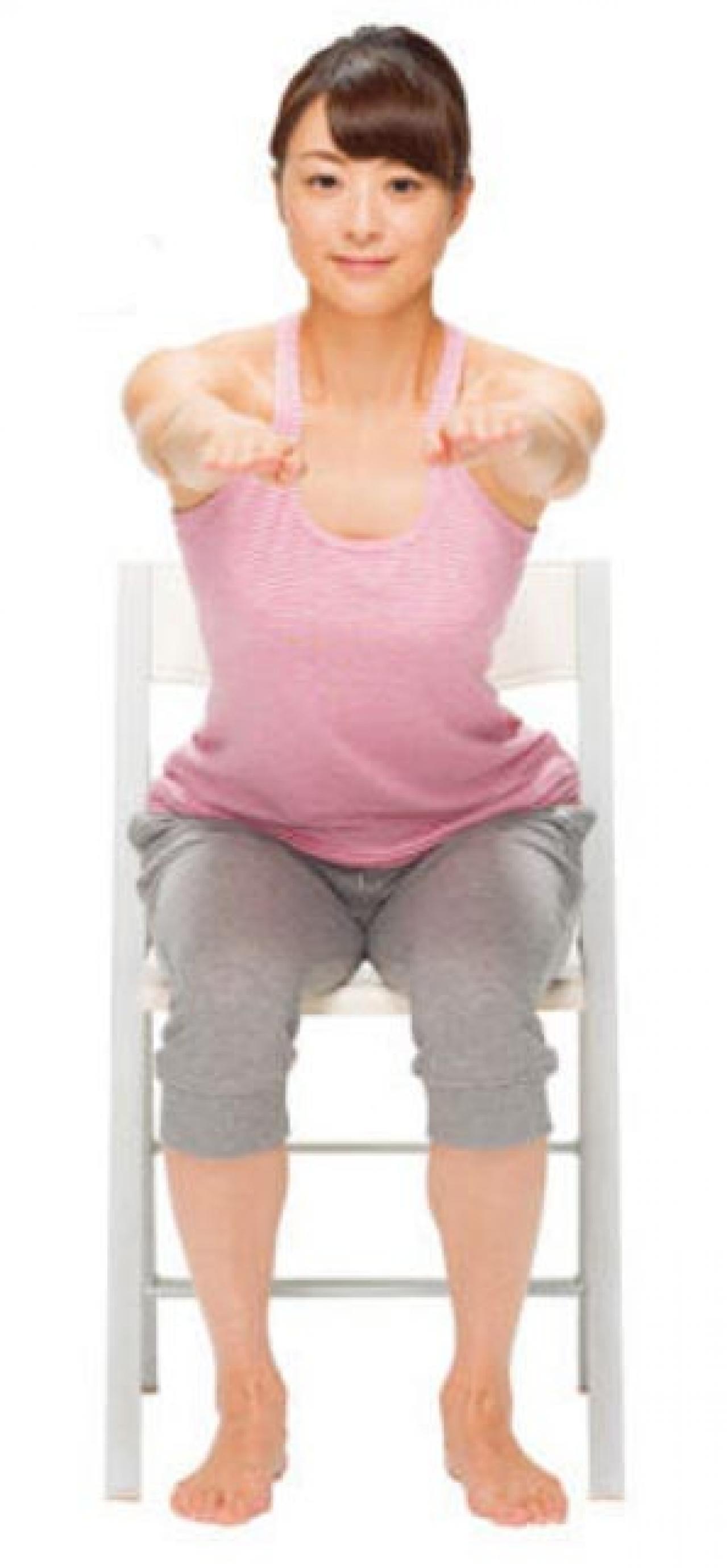 肩こり・首こり・ねこ背を改善！肩甲骨を動かす【ゆるスクワット】（画像3）