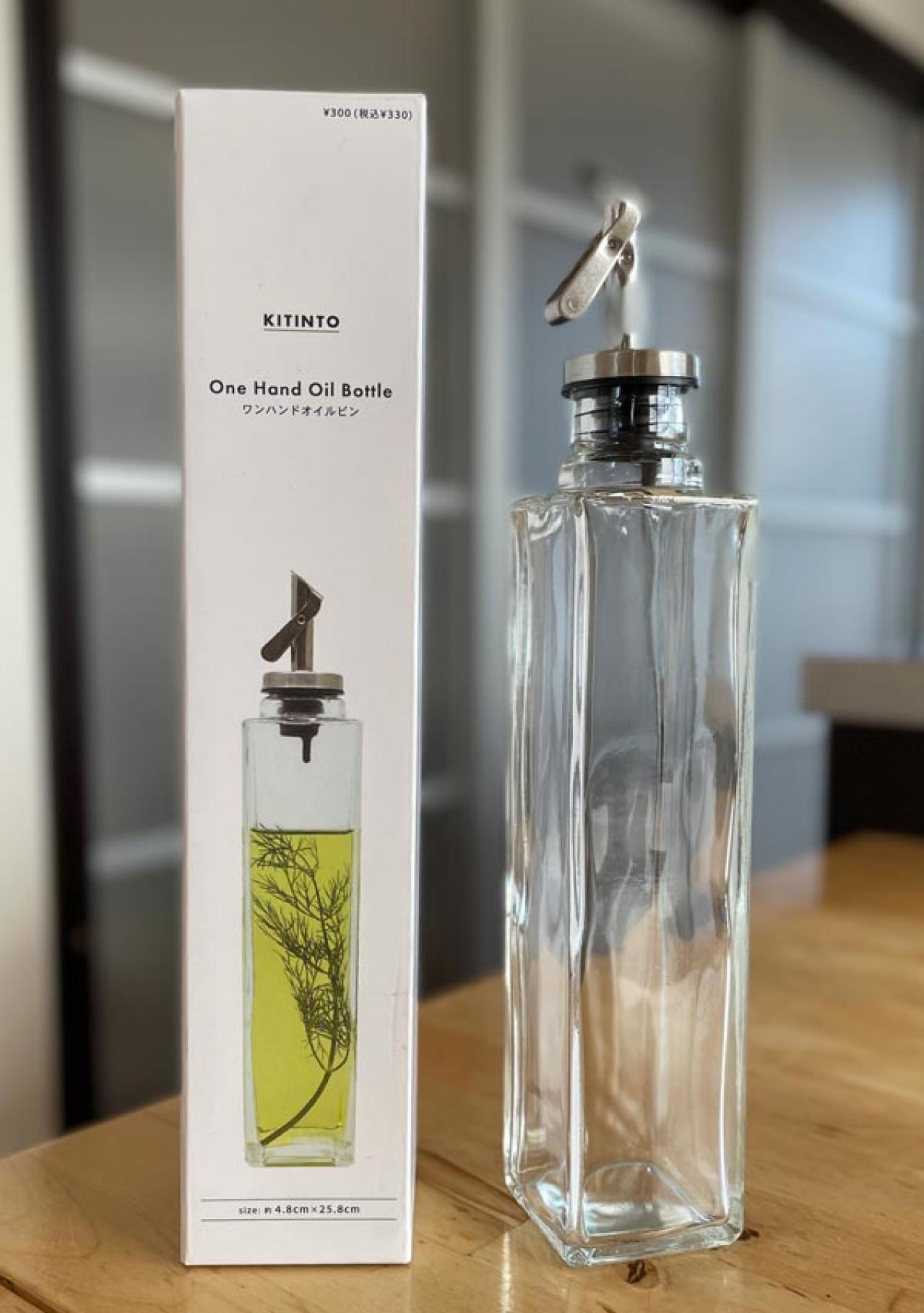 【スリコ】の「ワンハンドオイルビン」は、調理中に片手で使えて便利！プロっぽい形状＆液だれゼロで感動（画像2）