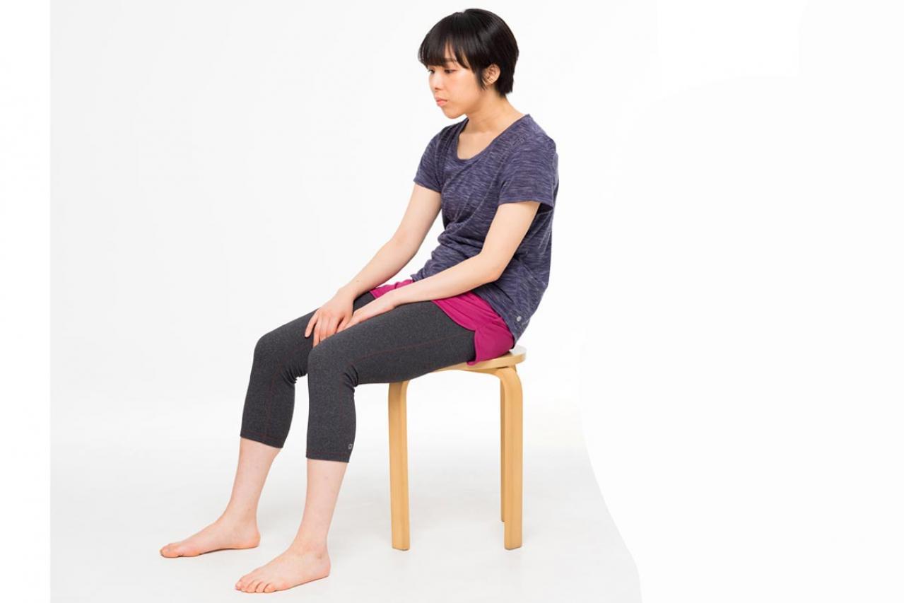 ねこ背の改善方法。背すじを伸ばす前に、まずすべきこととは？