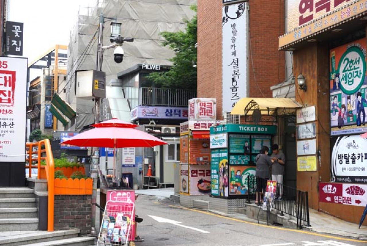 路地裏散歩が楽しい街「大学路」。「星から来たあなた」「ホテルデルーナ」などロケ地もたくさん！パク・ボゴム出演のミュージカルの劇場も【韓国ドラマ】（画像6）