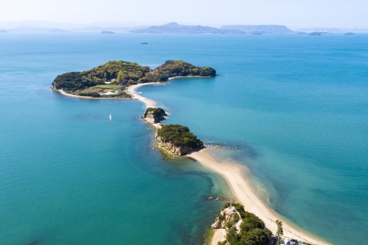 本物志向の「食」と映画のロケ地巡りが楽しい日本の【島】。 旅行ジャーナリスト・津田令子さんおすすめ