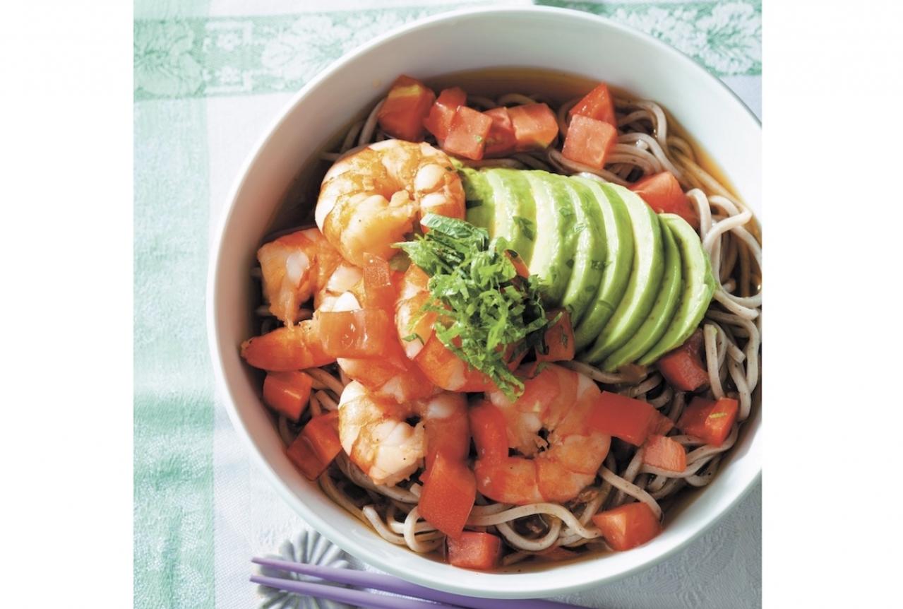 夏のランチに大活躍！ 簡単＆ヘルシーな【冷たいそば】レシピ2選「チャプチェ風」「えび×アボカド」