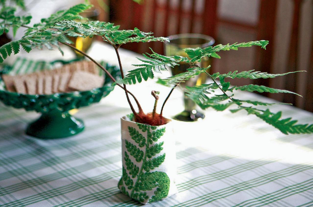 【ガーデニング】鉢カバーで「観葉植物」をよりおしゃれに楽しむ！ 吉谷桂子さん流の簡単アイデアとは？