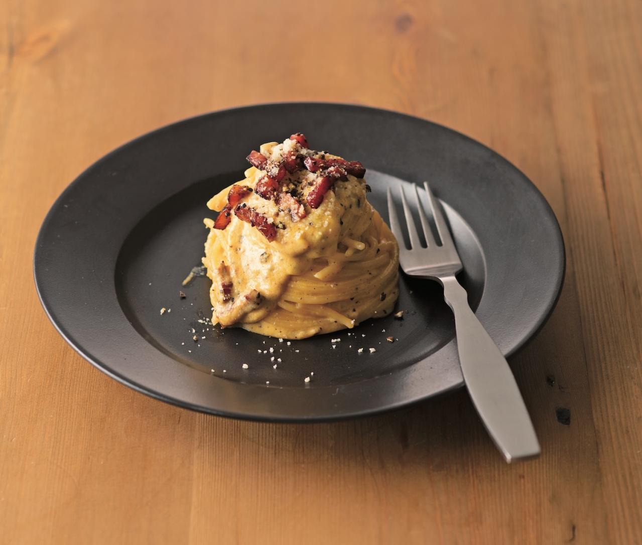 牛乳、生クリームを使わずに濃厚！【カルボナーラ】「パスタ世界一」弓削シェフの至福の家イタリアン（画像2）