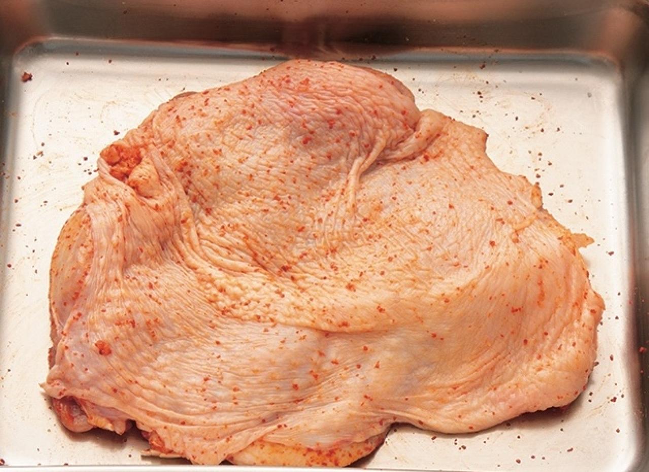 パリパリの皮がおいしい【鶏肉のカチャトーラ】でおうちバル｜「パスタ世界一」弓削シェフの至福の家イタリアン（画像3）