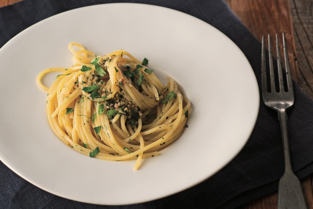 絶品【ペペロンチーノ】。おいしさの決め手は油と塩にあり｜「パスタ世界一」弓削シェフの至福の家イタリアン