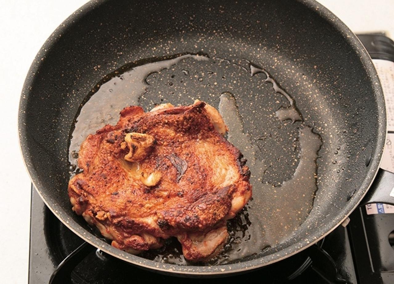 パリパリの皮がおいしい【鶏肉のカチャトーラ】でおうちバル｜「パスタ世界一」弓削シェフの至福の家イタリアン（画像5）