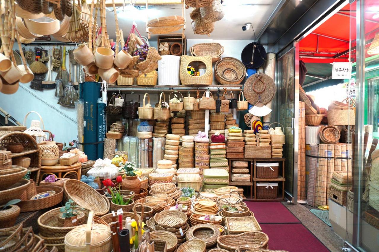 ソウル観光の定番  南大門市場で買い物＆食事。ニューオープンのBTS公式ストアもチェック！