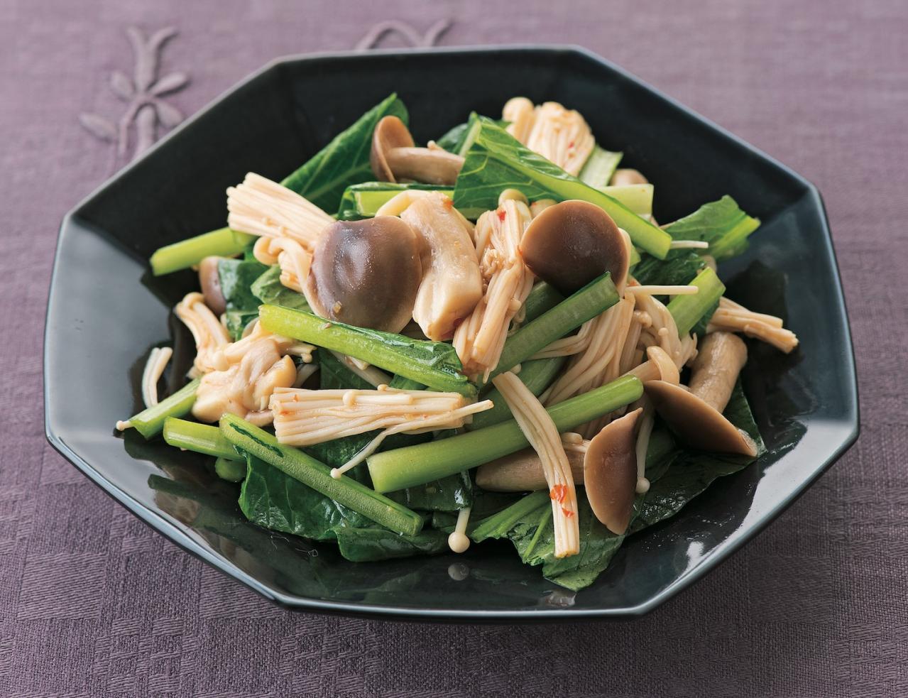 野菜たっぷりでヘルシー！【きのこの副菜】2選「小松菜の中華サラダ」「ブロッコリーの煮びたし」（画像2）