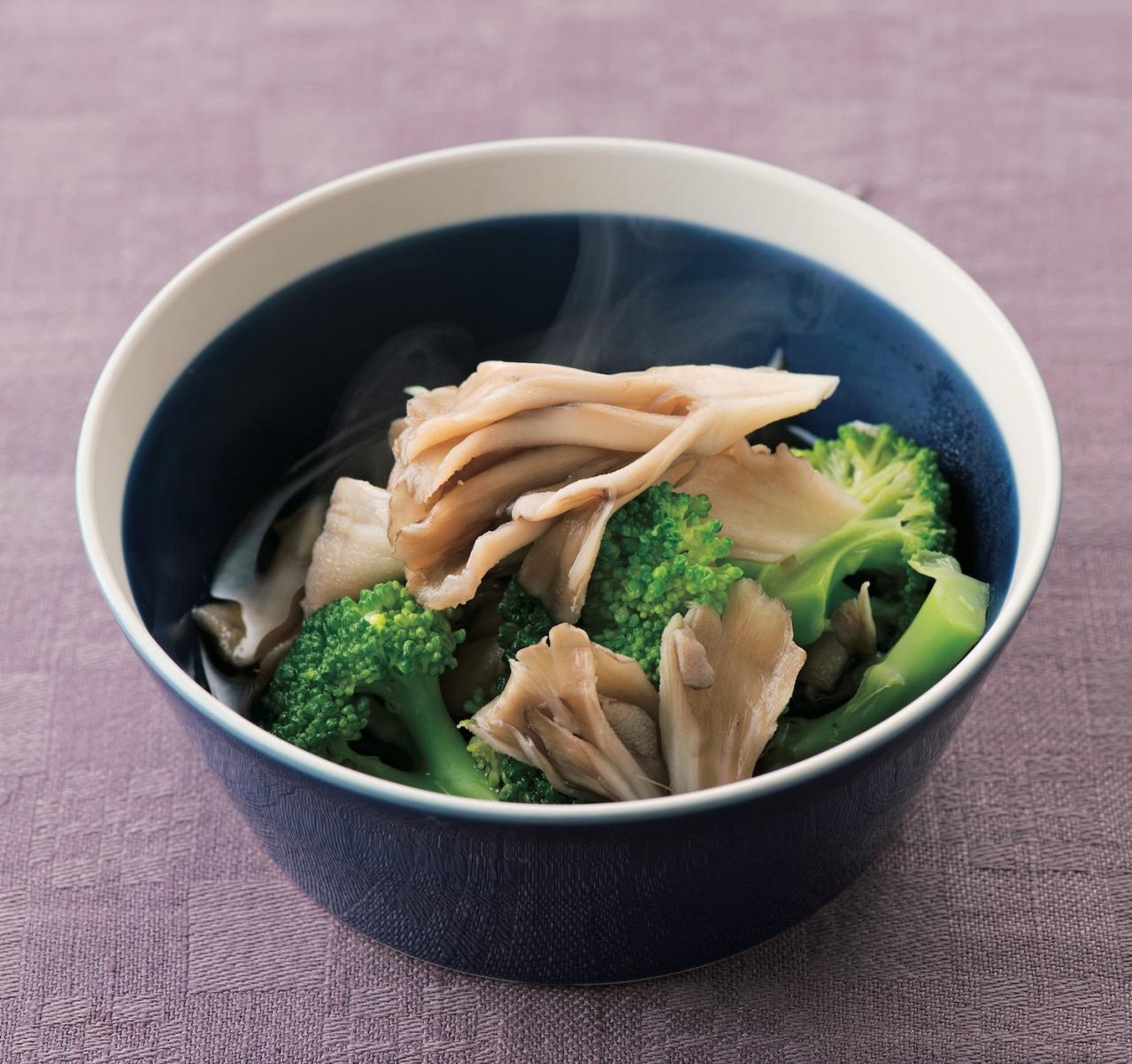 野菜たっぷりでヘルシー！【きのこの副菜】2選「小松菜の中華サラダ」「ブロッコリーの煮びたし」（画像4）