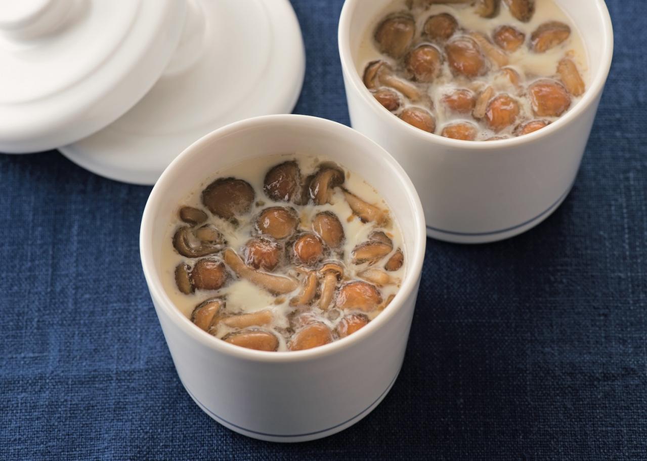 たんぱく質もとれる【きのこの副菜】レシピ2選「三つ葉のクリームチーズ和え」「なめこの茶碗蒸し」（画像3）