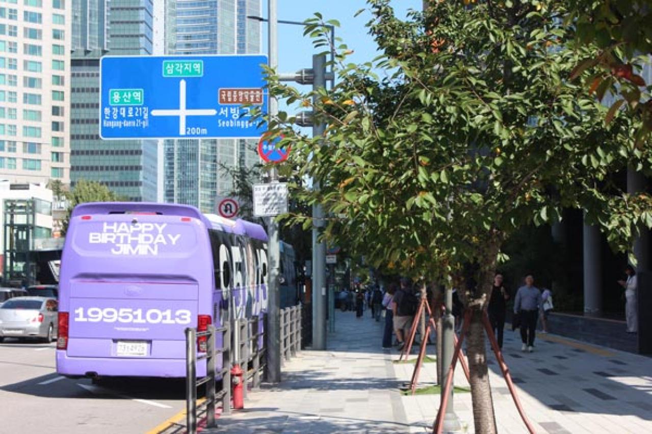 ビューが最高な漢江の中州・ノドゥル島。BTSの事務所と絶品ワカメスープを求めて龍山～三角地に。JIMINの誕生日を祝うラッピングバスも！（画像9）