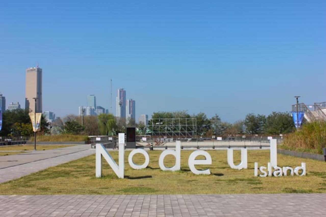 ビューが最高な漢江の中州・ノドゥル島。BTSの事務所と絶品ワカメスープを求めて龍山～三角地に。JIMINの誕生日を祝うラッピングバスも！（画像2）