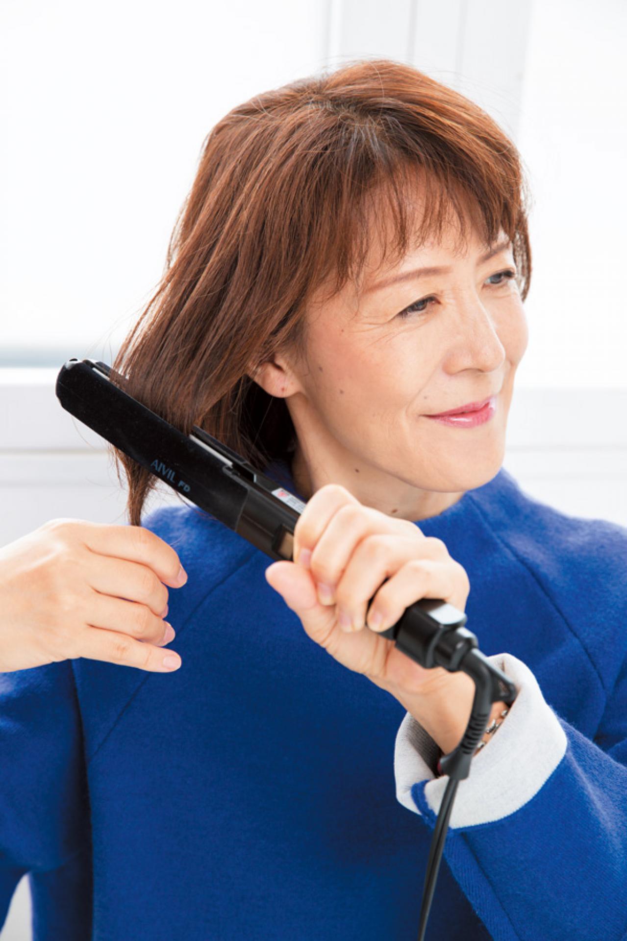 【50代からのミディアムボブ】フェイスラインがすっきり。2023年冬の最旬ヘアスタイル（画像13）