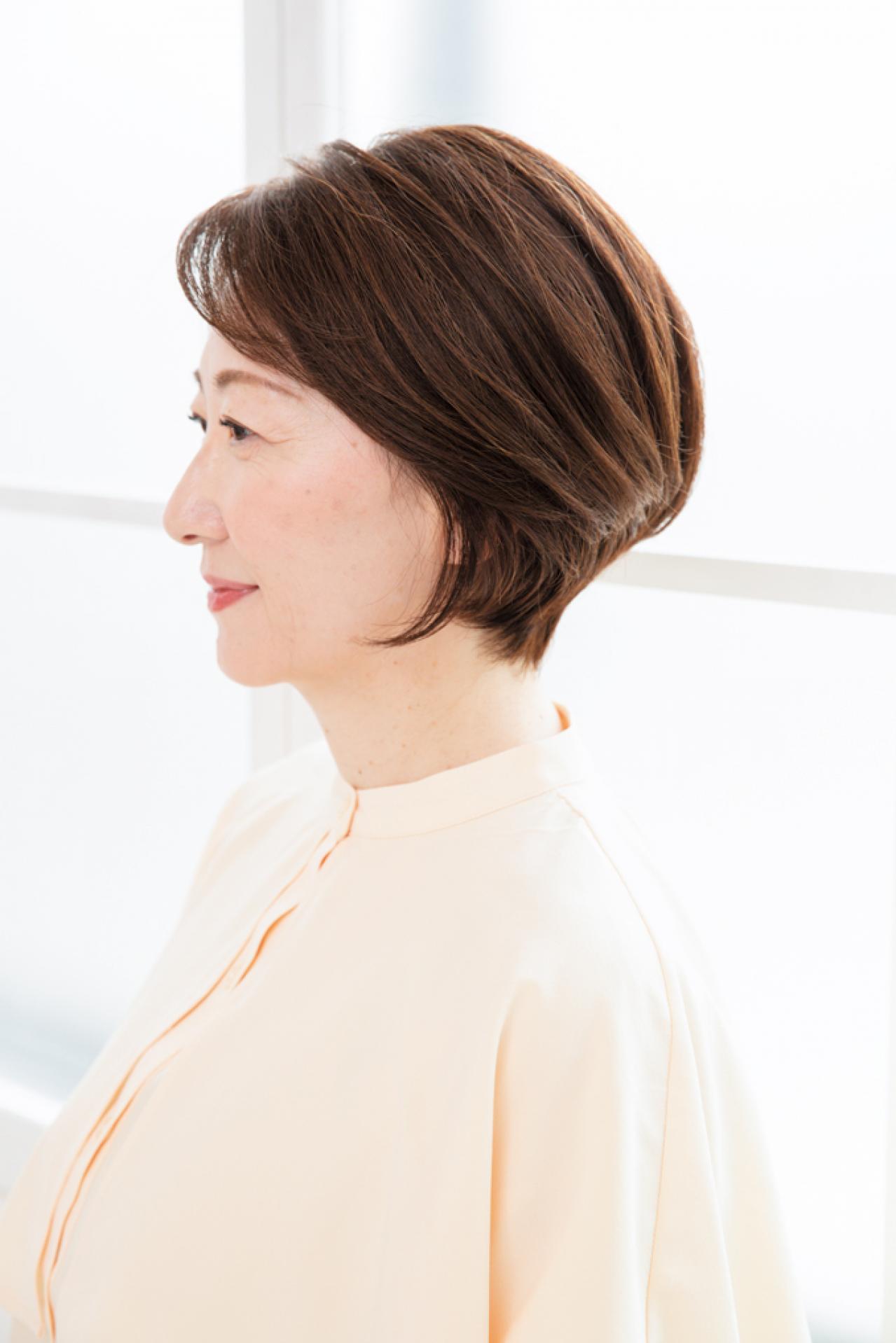 【50代からのショートボブ】スタイリングのポイントつき！ 2023年冬の最旬ヘアスタイル（画像8）