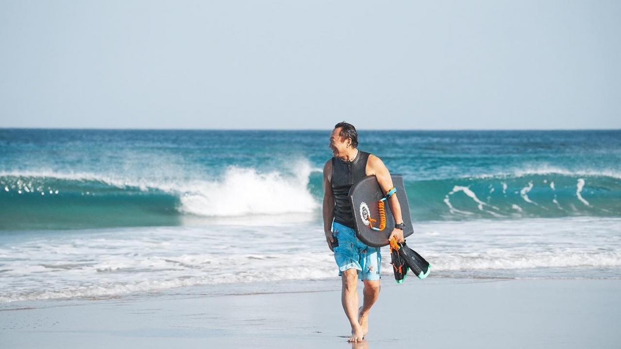 60代の今も休みがないと語る杉山清貴さん。「先々のツアーに向けて、常にライブで喉を鍛えています」（画像6）