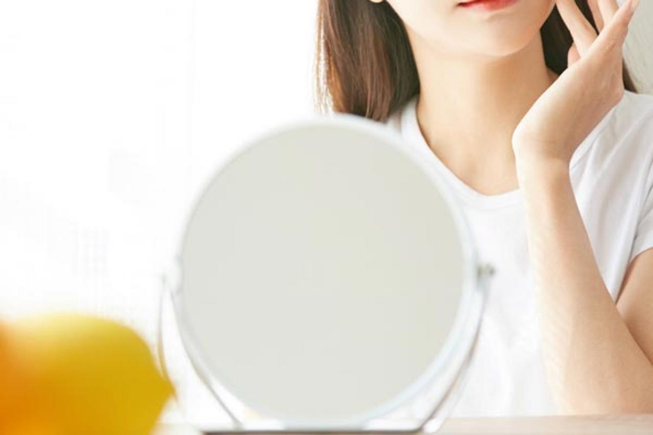 50代に多い悩み、いぼやほくろ、眼瞼下垂。保険治療と自費診療、どちらを選べばいいの？【マチュア世代の美容医療】（画像2）