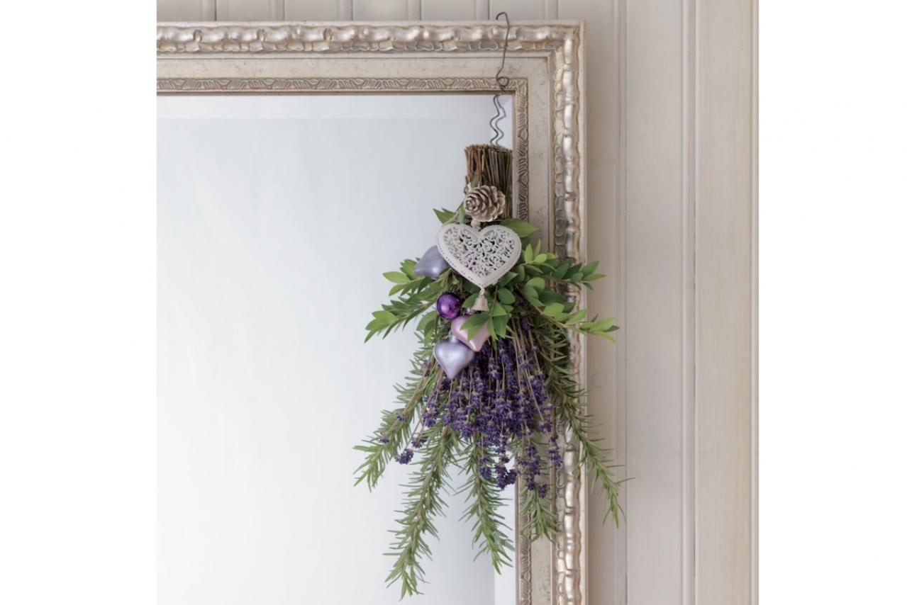 簡単、おしゃれな【クリスマスの壁飾り】ローズマリーやラヴェンダーの香りで幸せな気分に