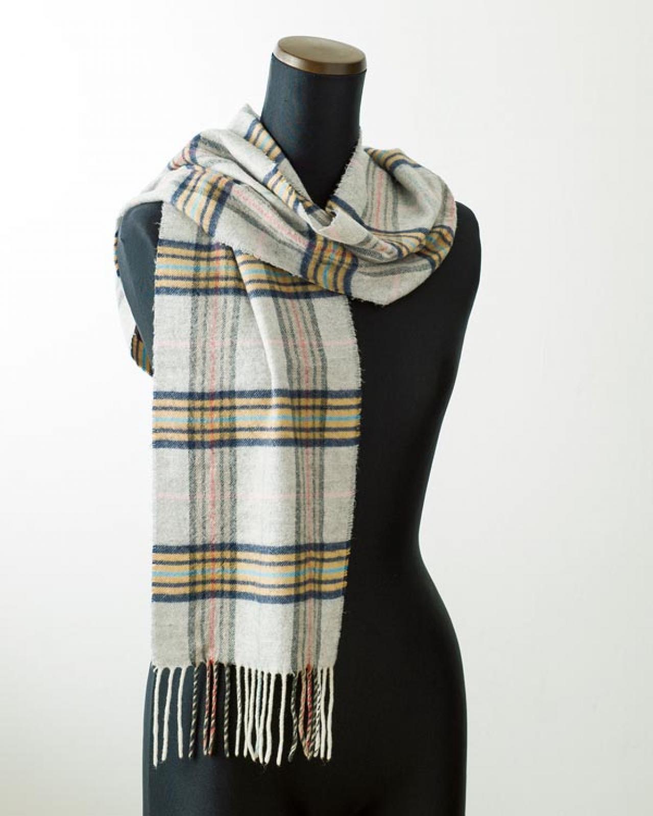 マフラーの巻き方【2選】「ワンループ」と「シンプルクロス」 簡単で大人かわいい！（画像6）