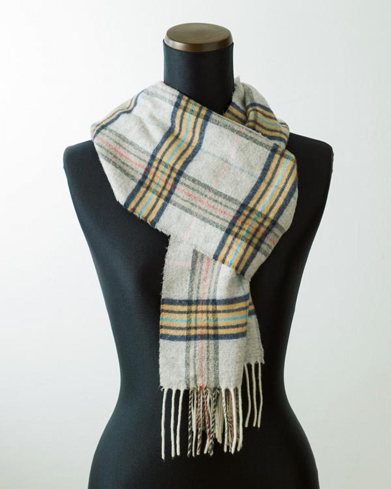 マフラーの巻き方【2選】「ワンループ」と「シンプルクロス」 簡単で大人かわいい！（画像2）