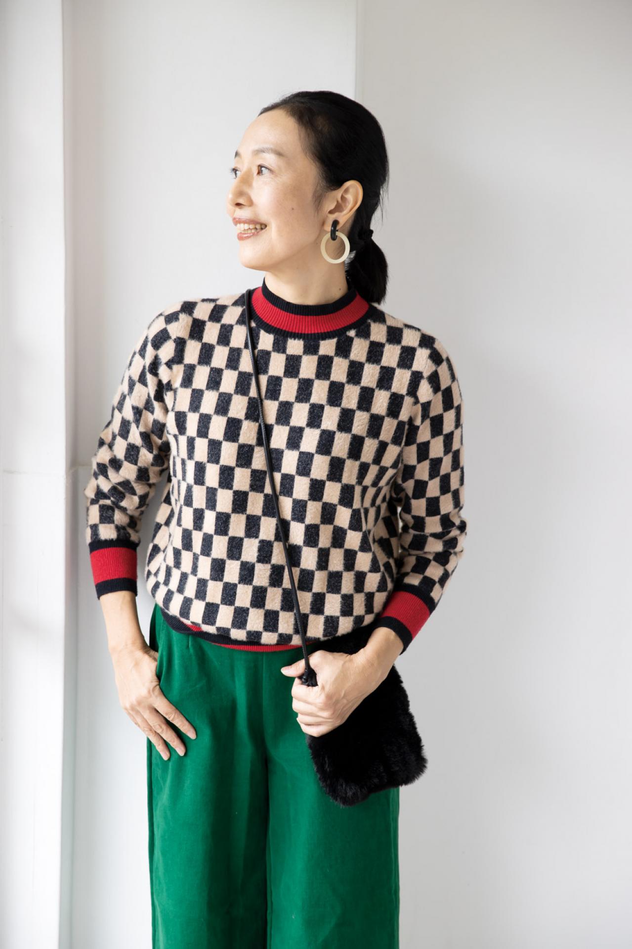 【50代の冬のお出かけスタイル】さまざまな色を取り入れ、おしゃれを楽しむ｜土屋陽美さん・53歳（画像3）