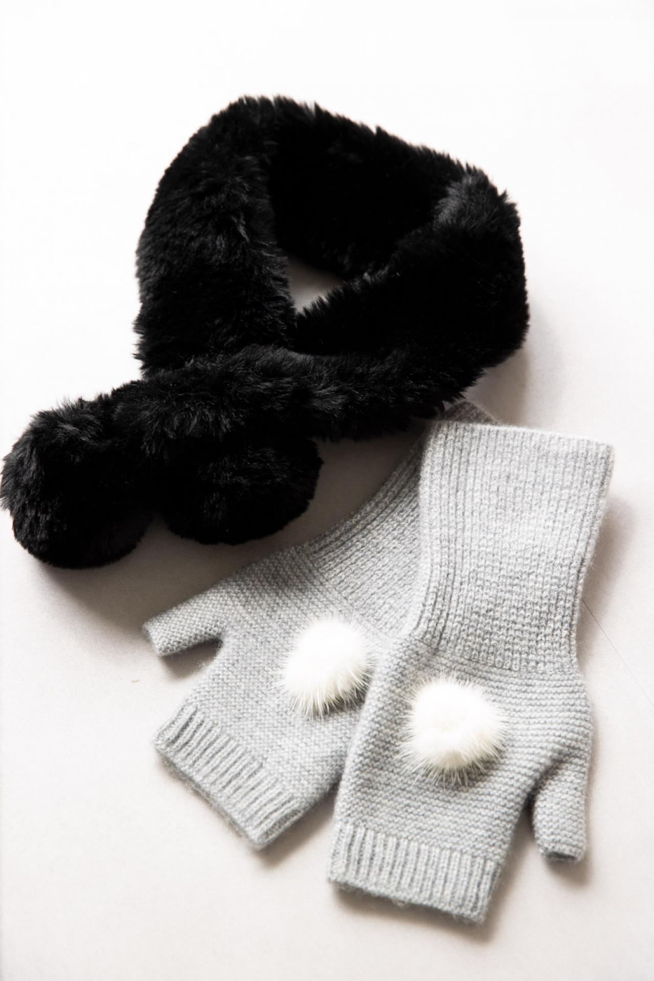 【50代の冬のお出かけスタイル】全身を3色までに抑え、上品にまとめて｜西崎安妃子さん・53歳（画像5）