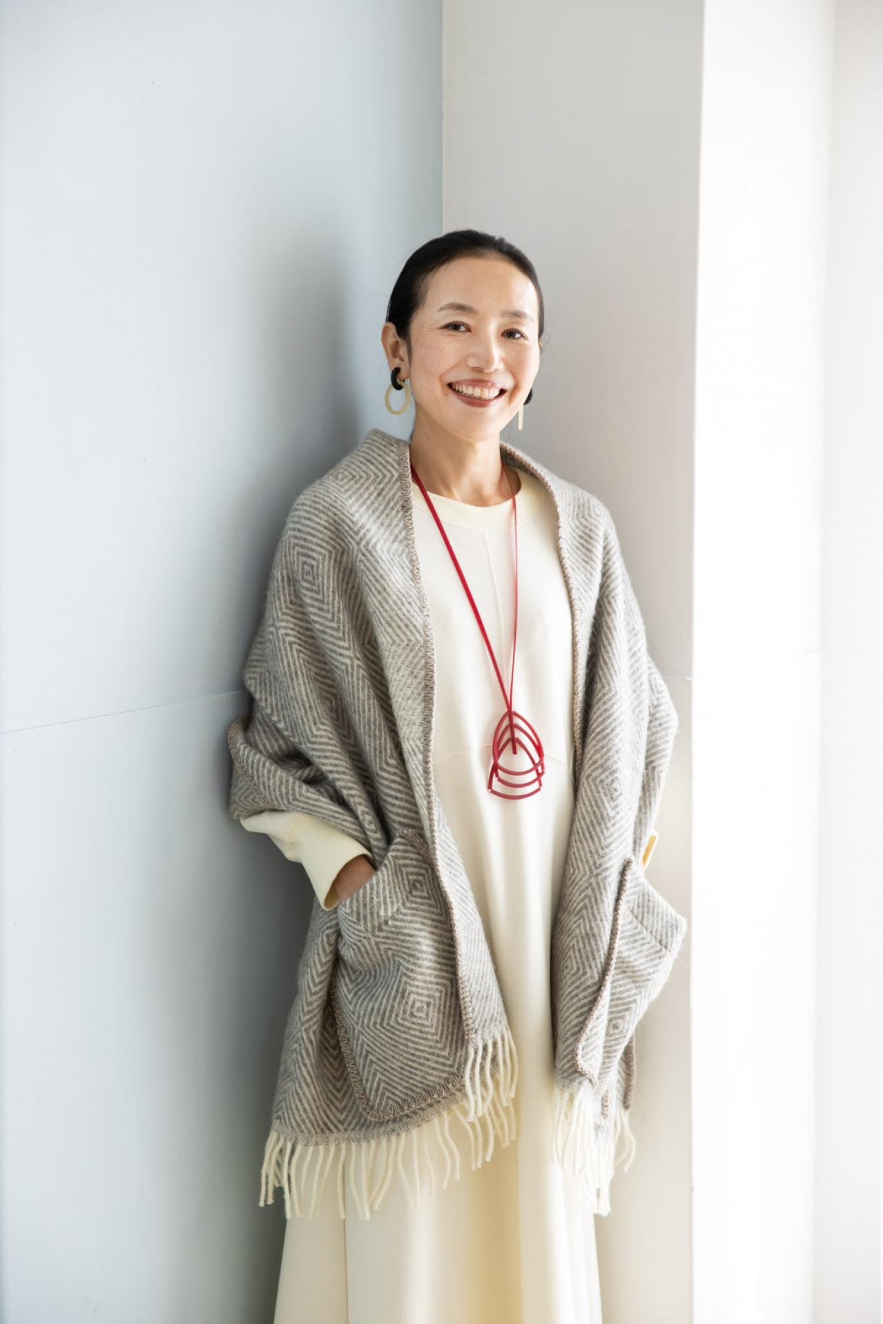 【50代の冬のお出かけスタイル】さまざまな色を取り入れ、おしゃれを楽しむ｜土屋陽美さん・53歳（画像4）