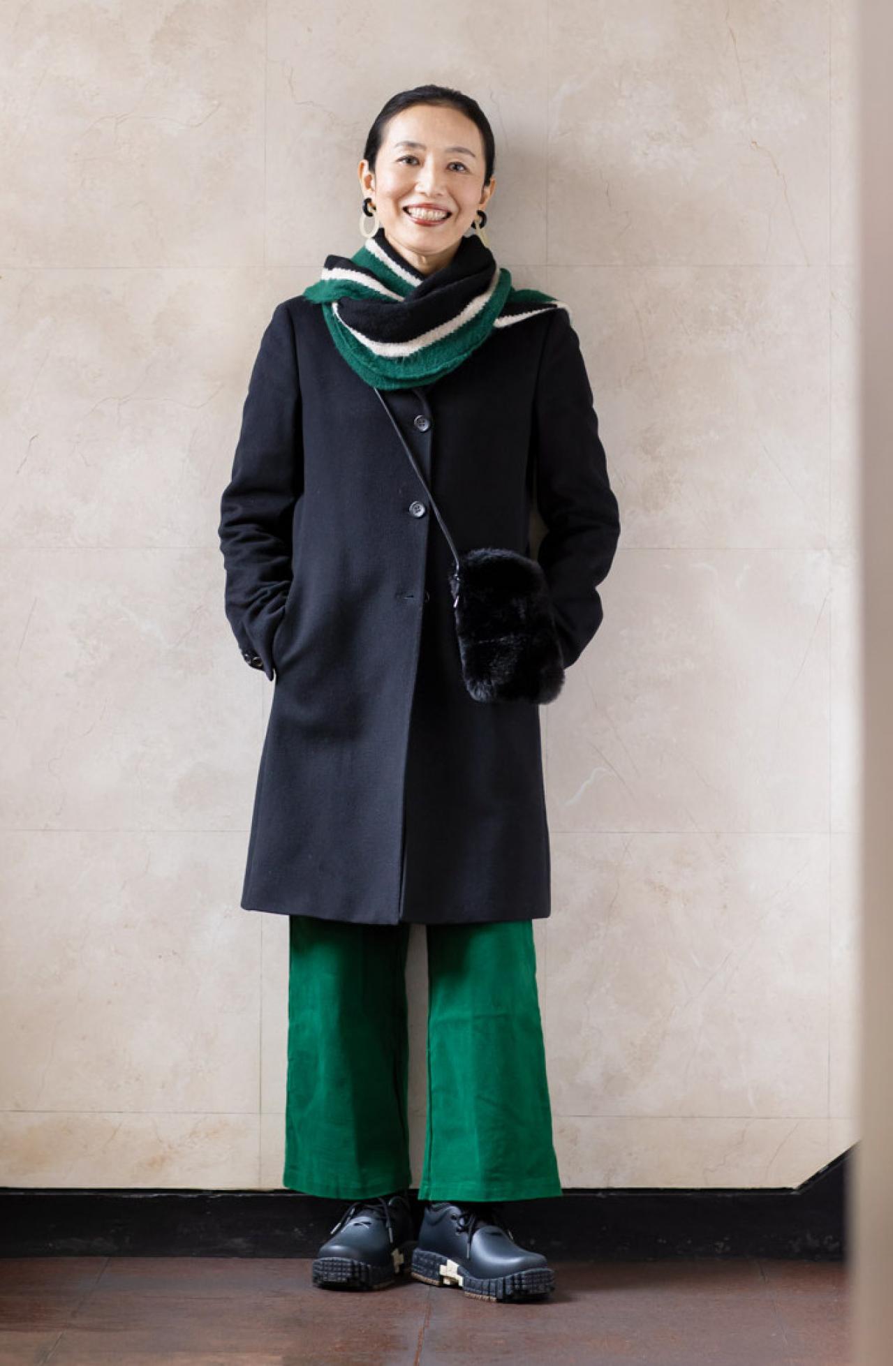 【50代の冬のお出かけスタイル】さまざまな色を取り入れ、おしゃれを楽しむ｜土屋陽美さん・53歳（画像2）