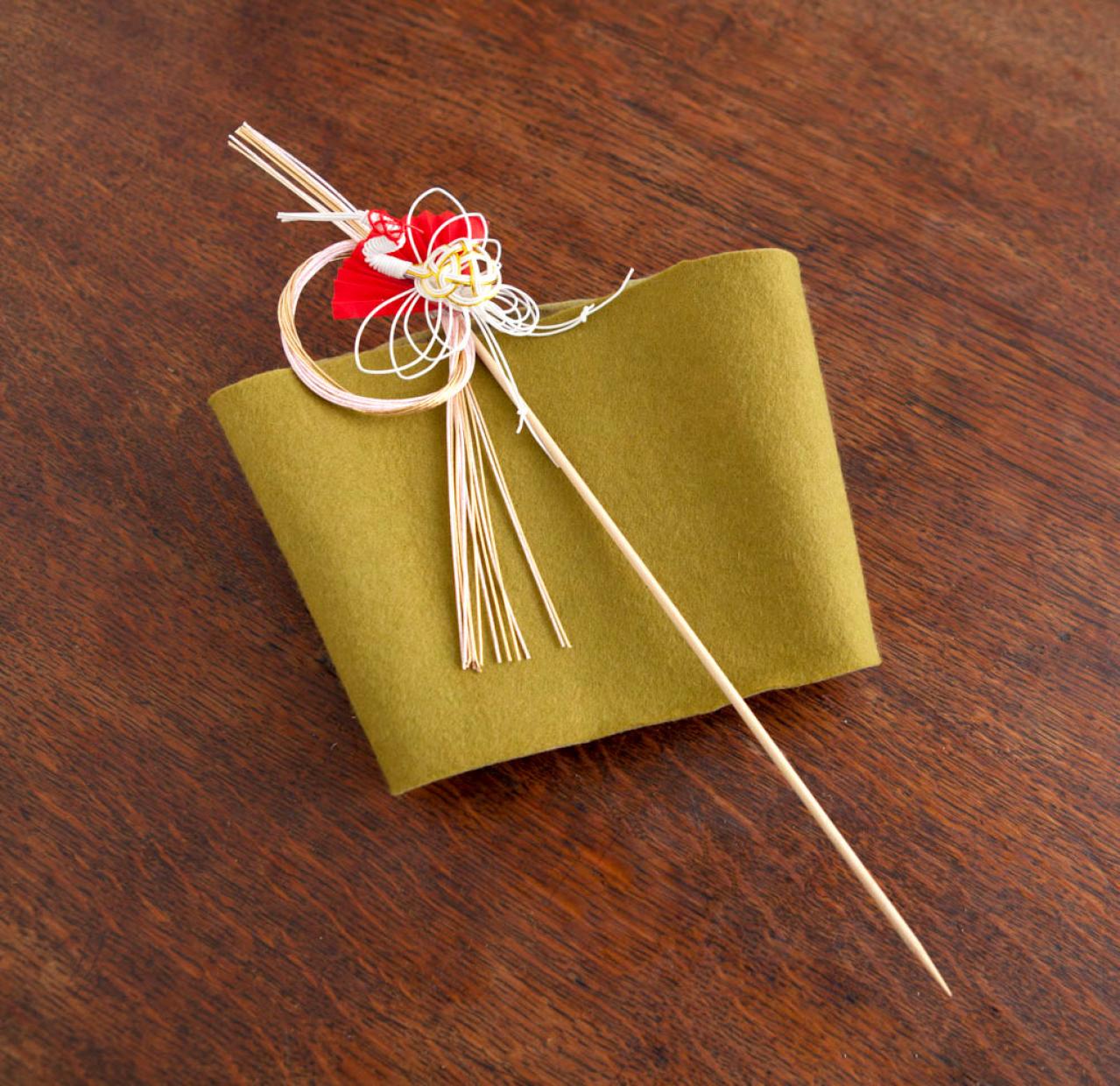 【鉢花の正月風の飾り方】春まで室内で次々に花が咲く「シクラメン」のアレンジ（画像3）