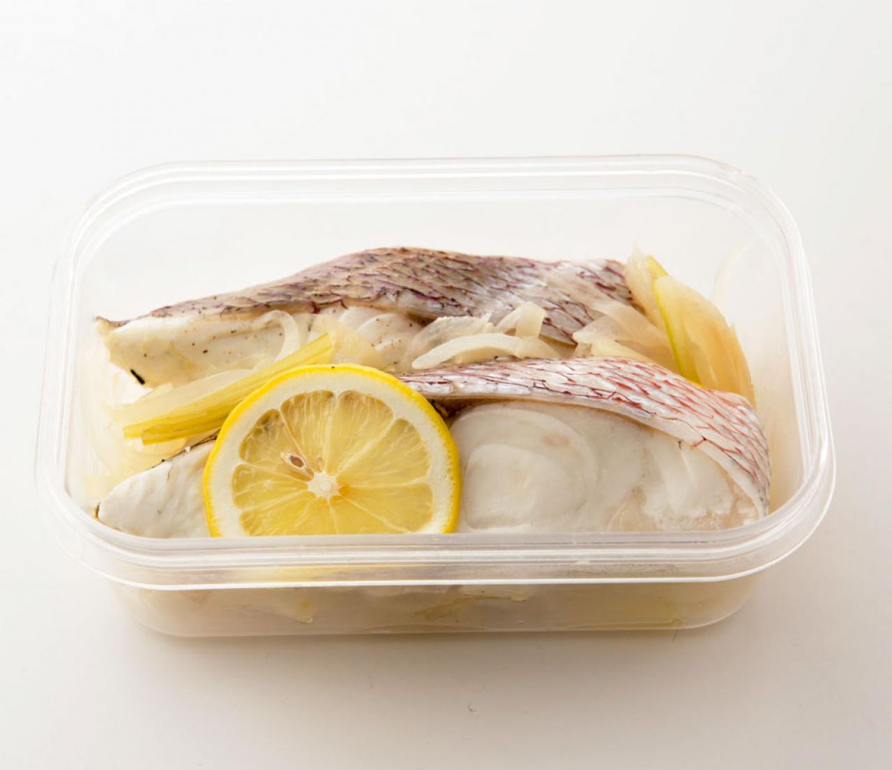 【年末年始のごちそう作りおき】簡単おいしい「鯛のレモンワイン蒸し」とアレンジレシピ2選（画像4）