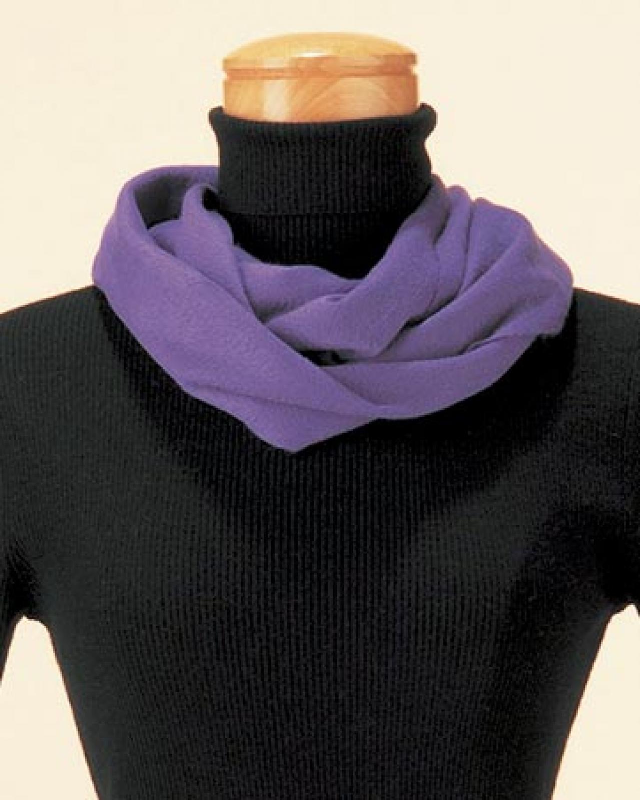 マフラーの巻き方【2選】「ツイストオフタートル」と「2重巻きサイドノット」 後ろ姿も素敵に！（画像13）