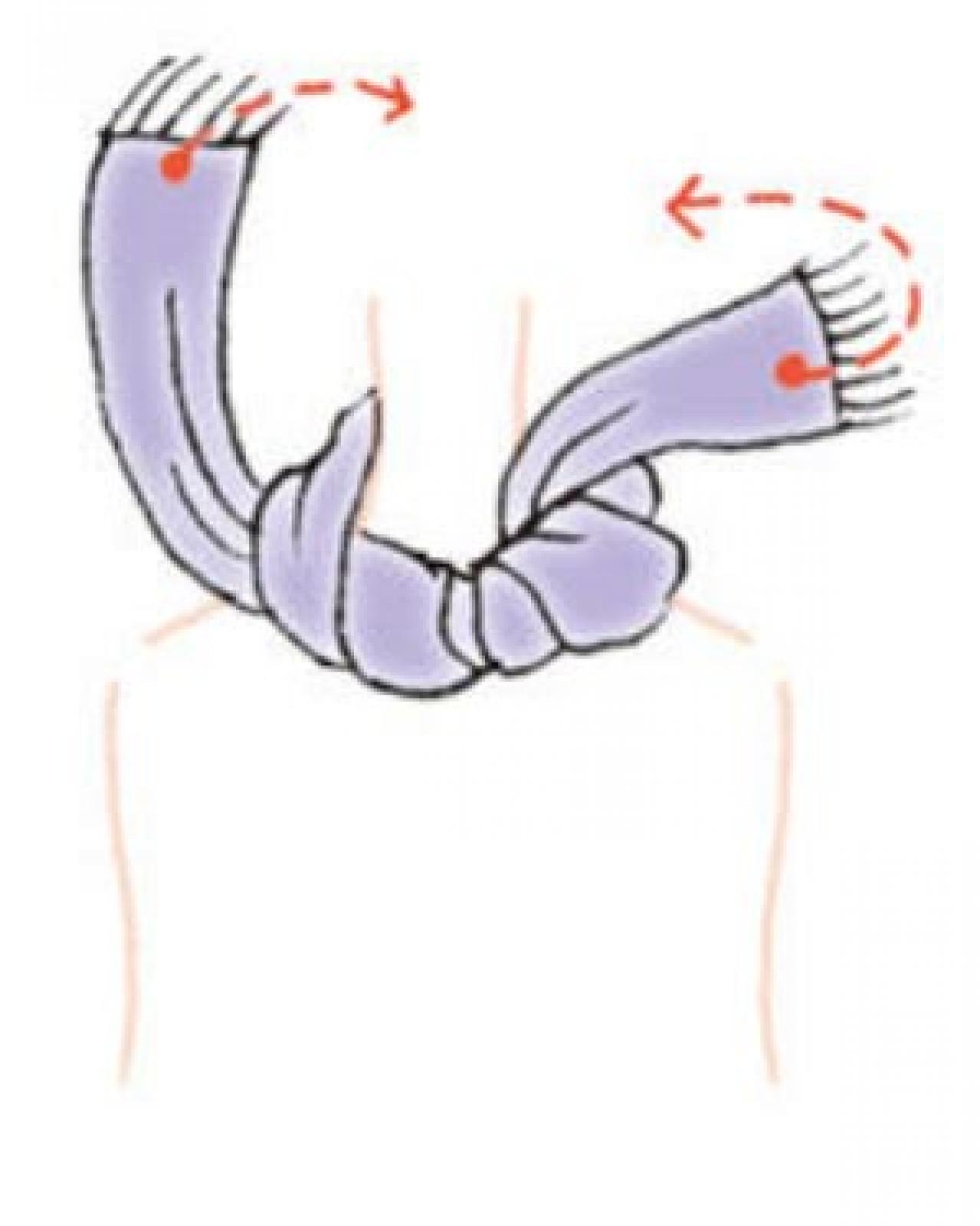 マフラーの巻き方【2選】「ツイストオフタートル」と「2重巻きサイドノット」 後ろ姿も素敵に！（画像6）