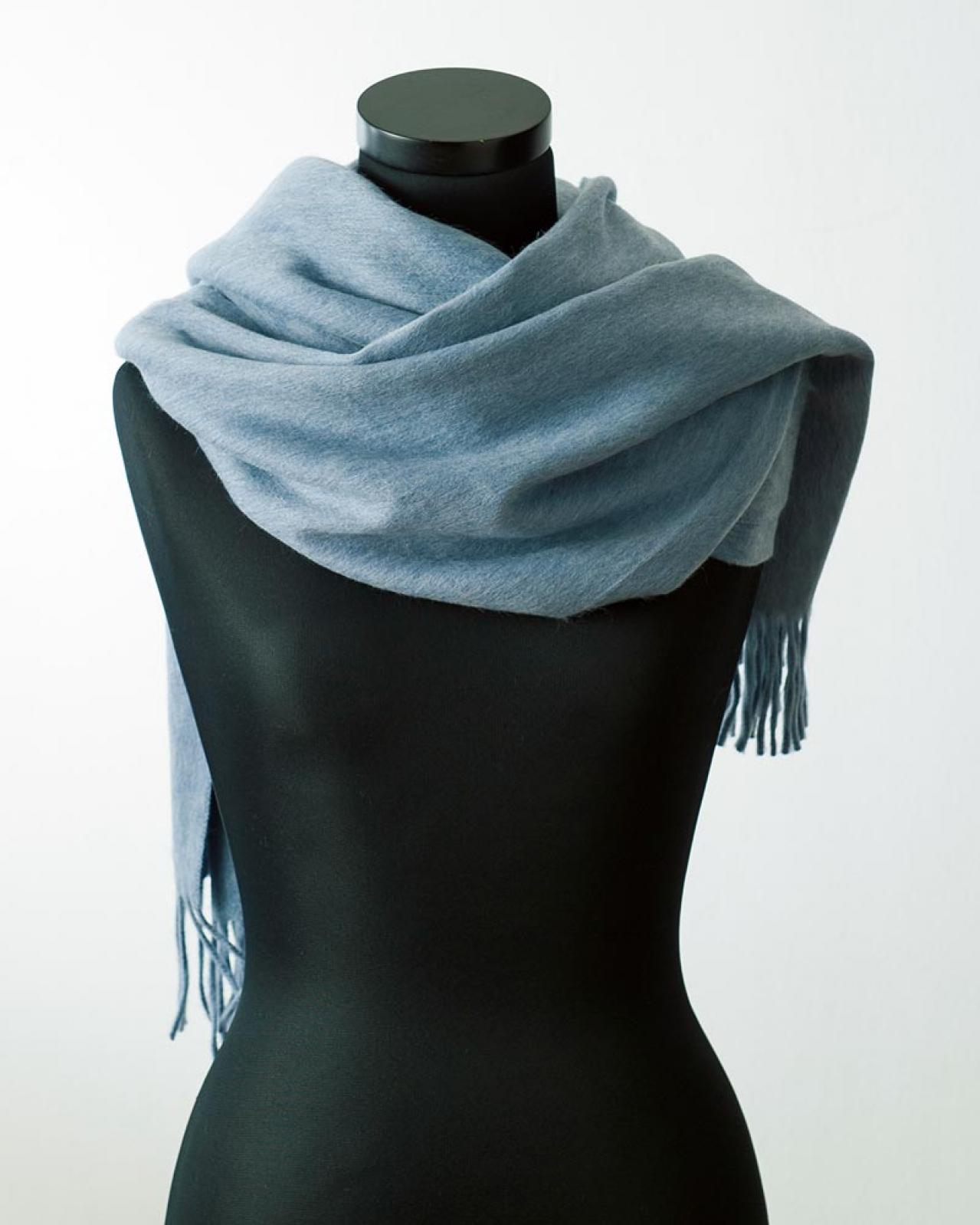 【ストールの巻き方2選】どんなアウターにも似合う「銀座巻き」と「ダブルトライアングル」（画像2）