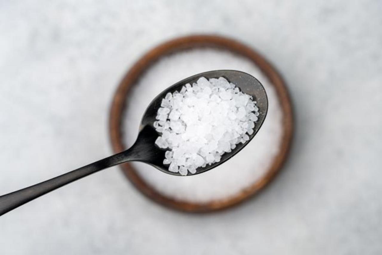 青菜を炒める前に入れるといいものは？あざやかな色を出す【昔ながらの家事コツ〜調味料】（画像2）