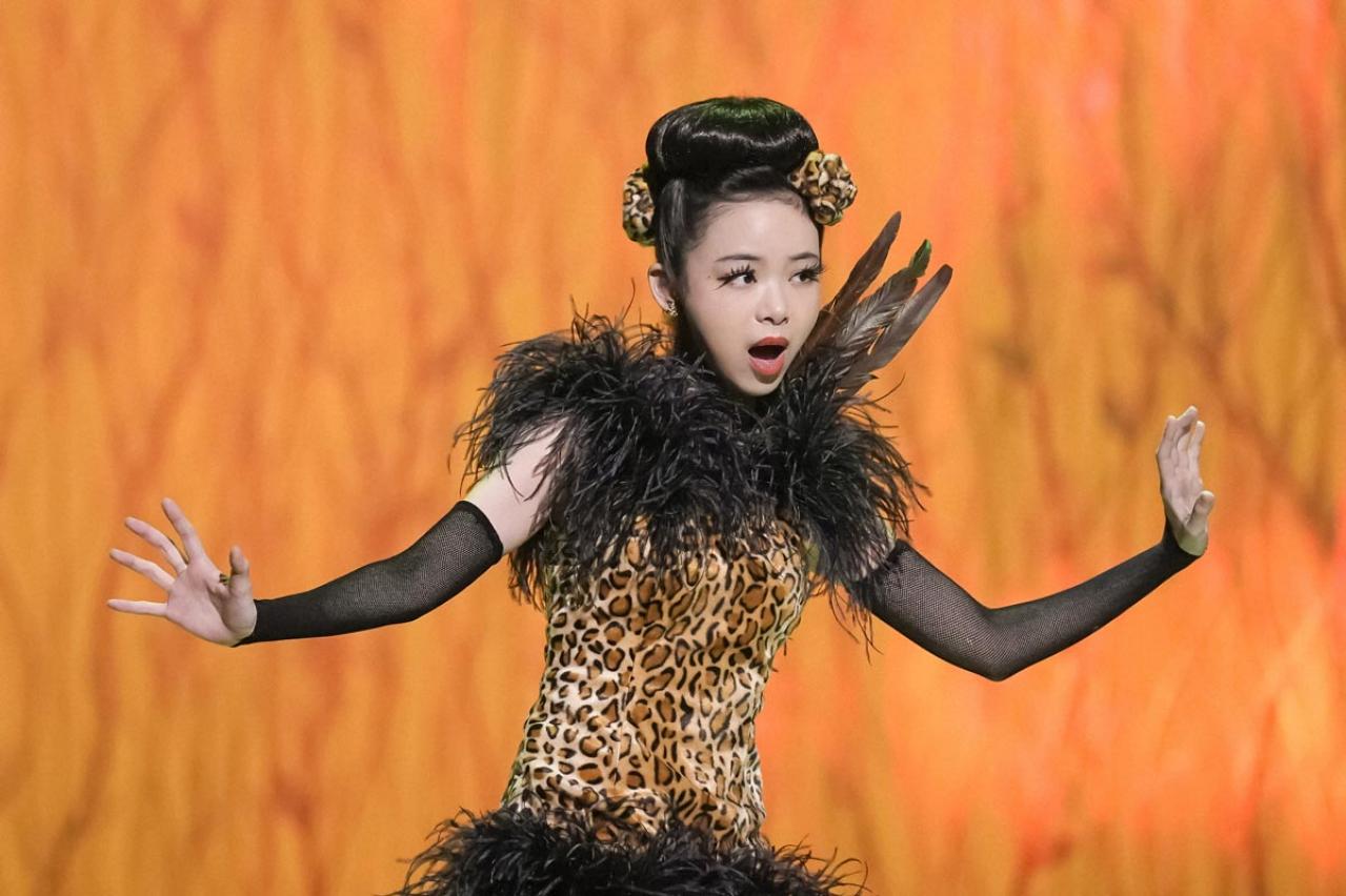 【ブギウギ】野生のパワーを力強く歌い踊るスズ子（趣里）。歌の力は、やはり強かった