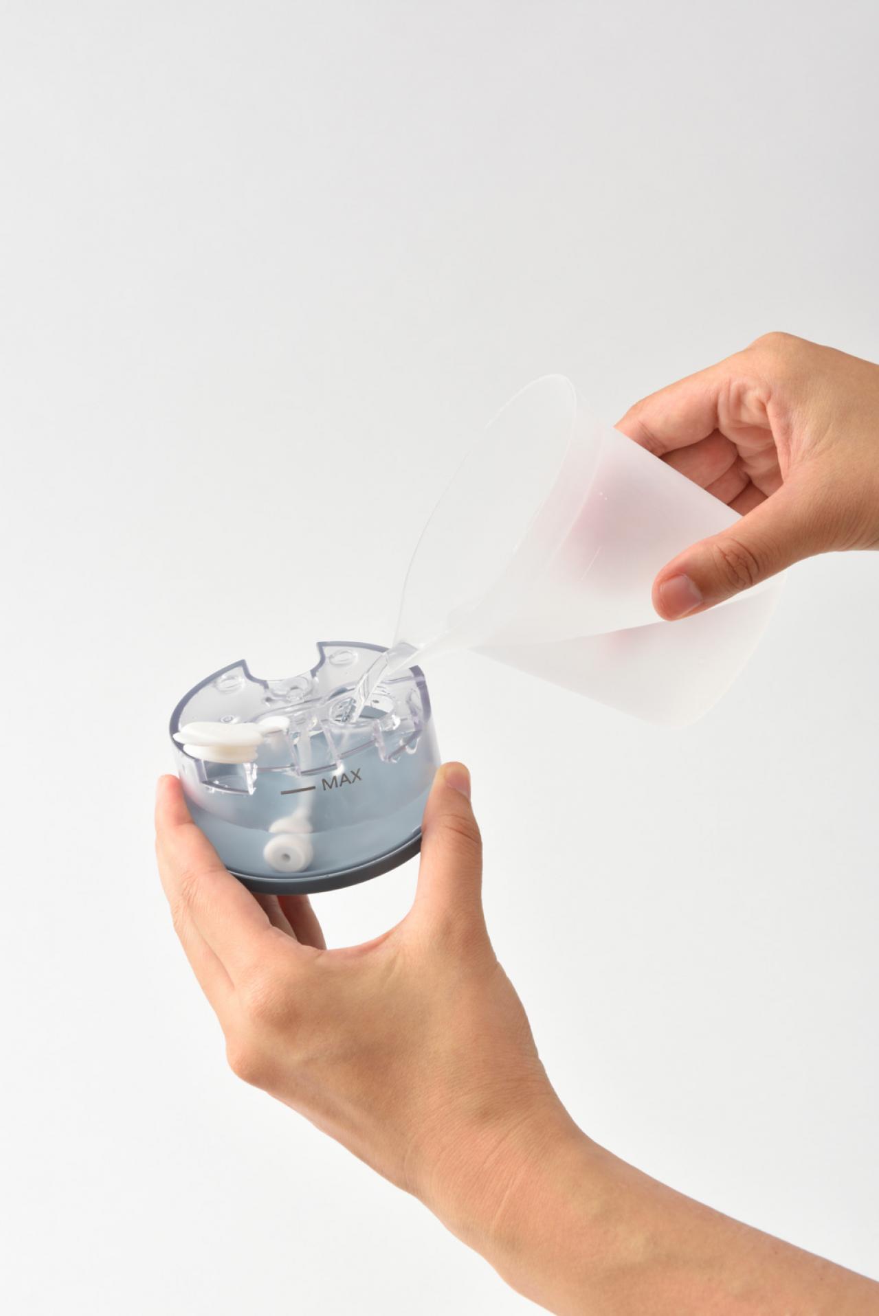 出かける前にさっとシワが伸ばせる【衣類スチーマー】3選。50代からは軽くておしゃれな一台を｜家電のプロ・神原サリーさんおすすめ（画像4）