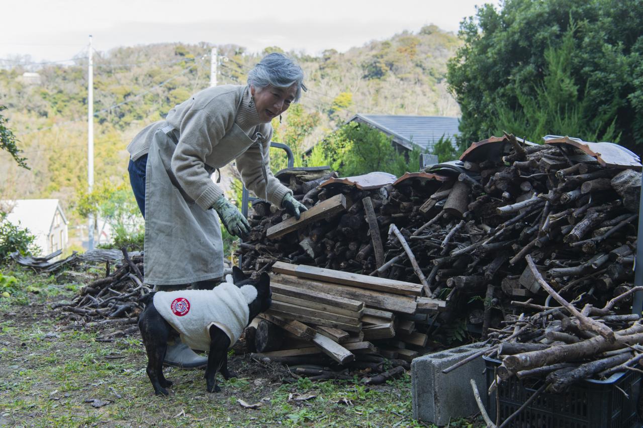 元ミス日本 伊藤千桃さんの春を待つ葉山での暮らし 「冬の感謝を込めて薪ストーブと煙突を掃除します」【2024年住まい部門TOP5】（画像3）
