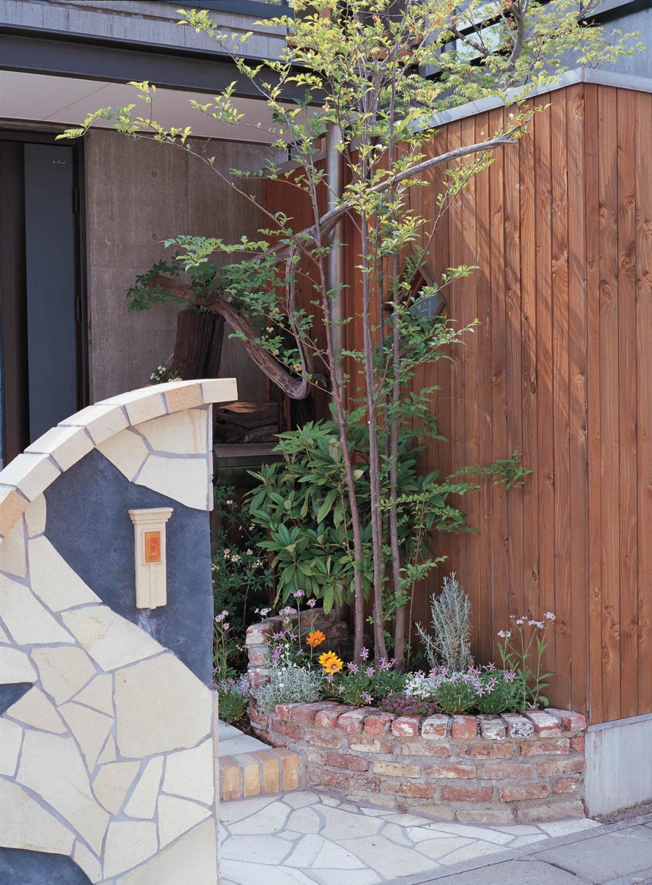 【狭い場所でのガーデニング】小さなスペースを無駄なく利用するアイデアとは？（画像9）