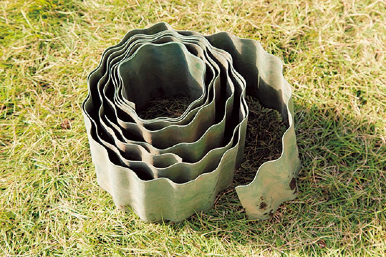 【狭い場所でのガーデニング】レンガを並べるだけで簡単、おしゃれな縁取り花壇のつくり方（画像16）