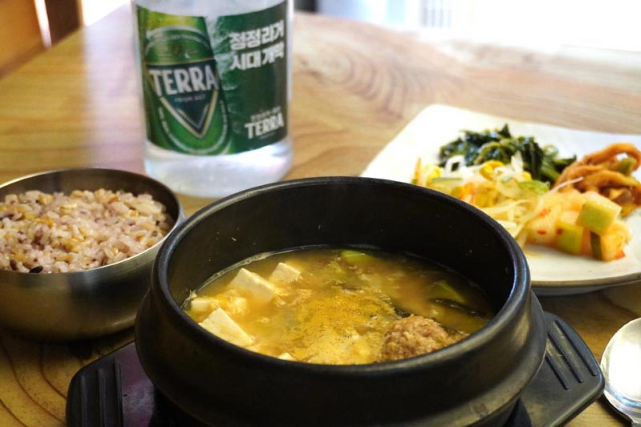 チャウヌの新境地が見られる！ ドラマ「ワンダフルワールド」のロケ地・梨花洞壁画村で韓国ののどかな風景に出合う（画像19）