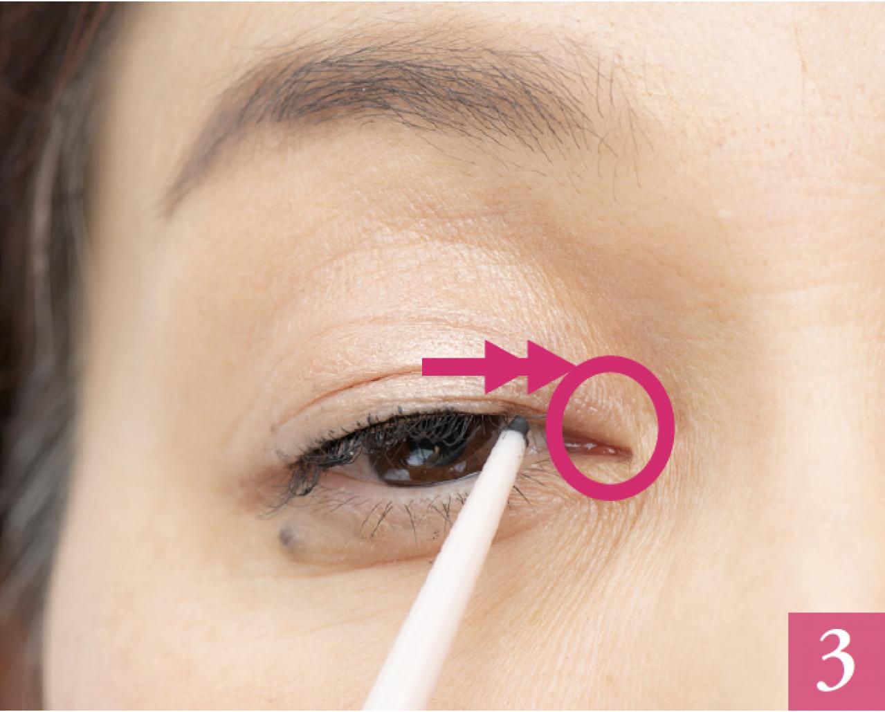 【50代からのメイク術】目力がアップし、5歳若返るアイラインの描き方とは？（画像21）