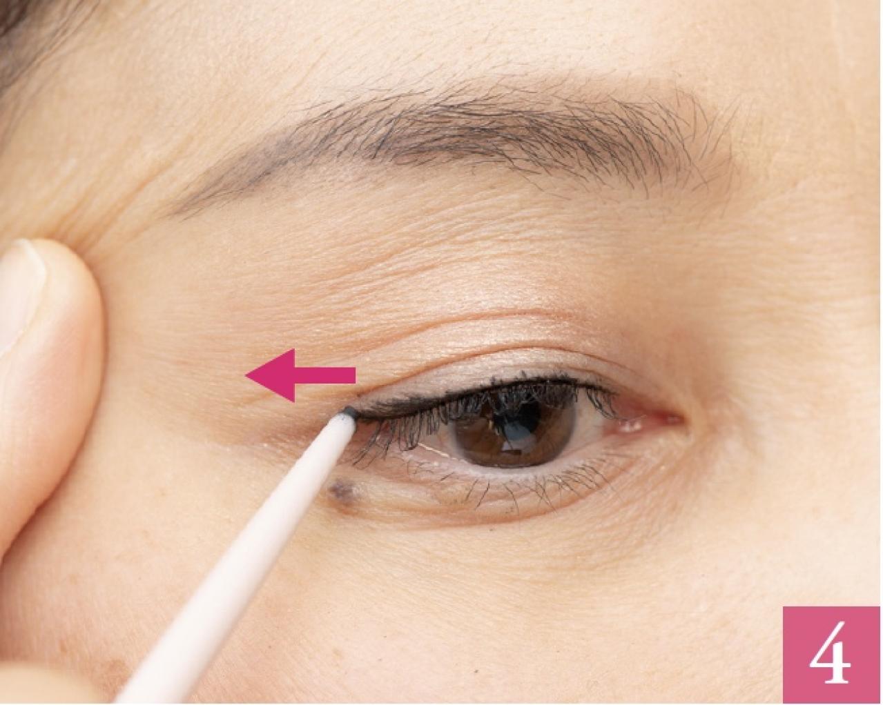 【50代からのメイク術】目力がアップし、5歳若返るアイラインの描き方とは？（画像22）